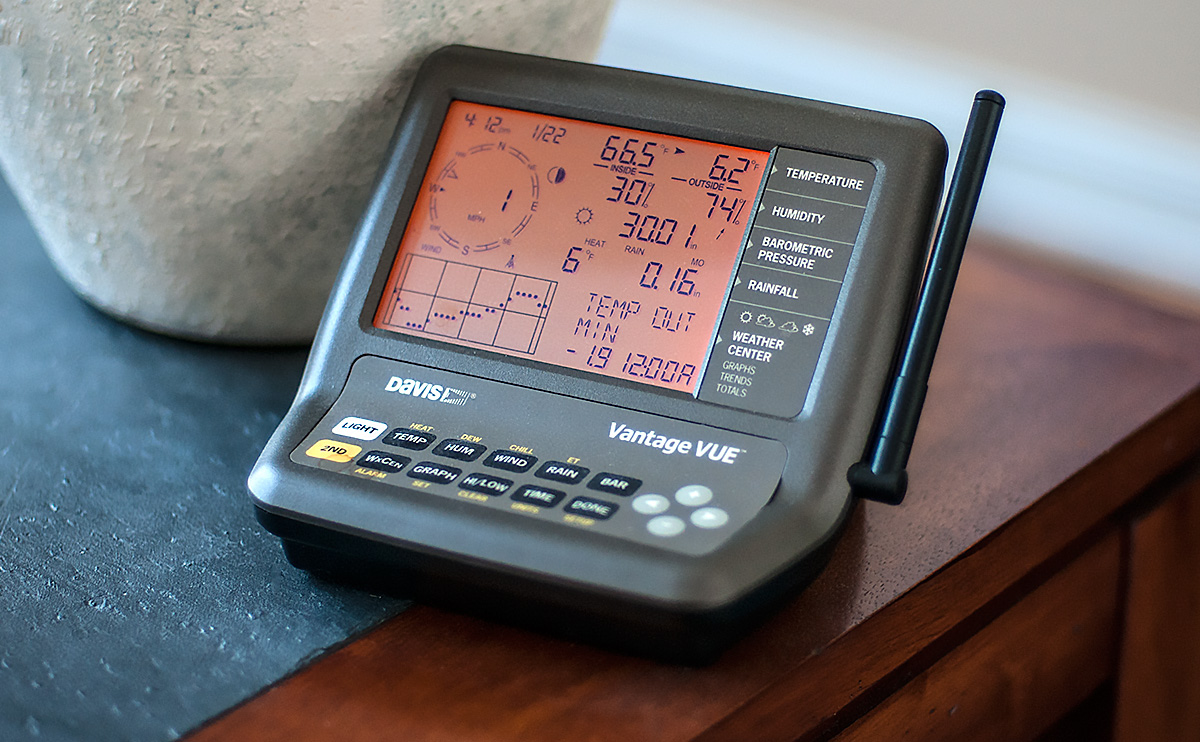 Davis Vantage Vue personal weather station console